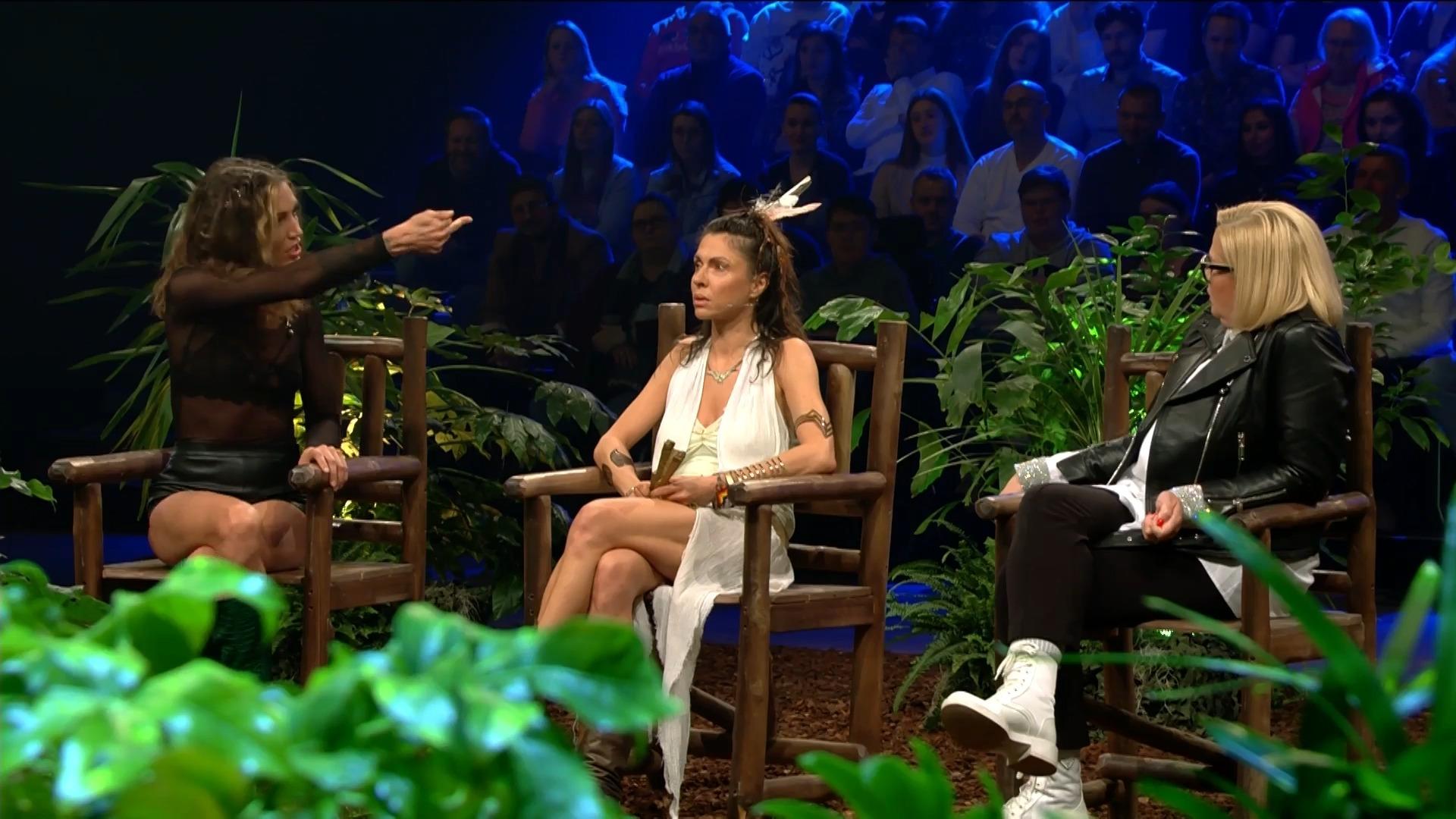 Tessa Bergmeier zeigt Claudia Effenberg den Stinkefinger Hoppla!