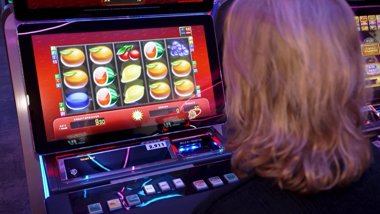 So weit kommt man mit 300 Euro Einsatz im Glücksspiel RTL-Reporterin macht den Test