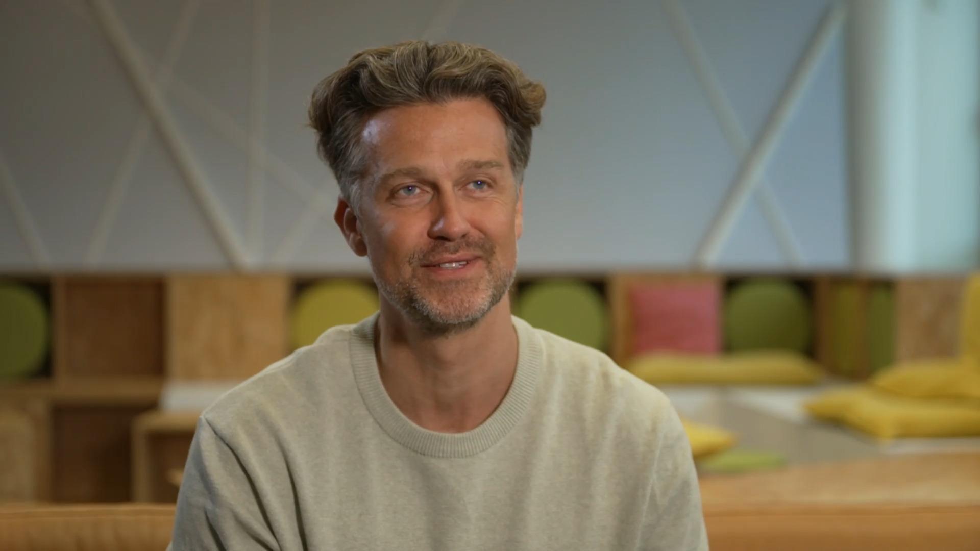 Valentinstag? Für Wayne Carpendale "Ja, bitte!" "Eigentlich kann man jeden Tag die Liebe feiern!"