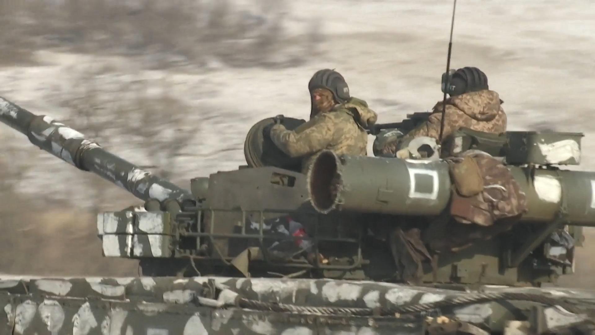 Überraschende Angriffe: Wie die Ukraine Panzer einsetzt Trupp kämpft mit erbeutetem Gerät