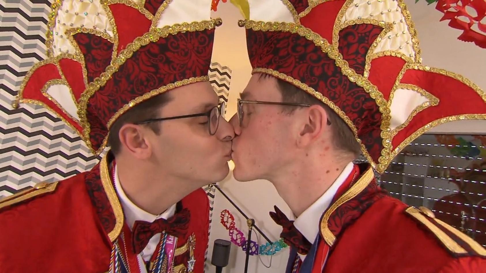 Erstes schwules Prinzenpaar erobert das Narrenschiff Premiere im Karnevalsverein 