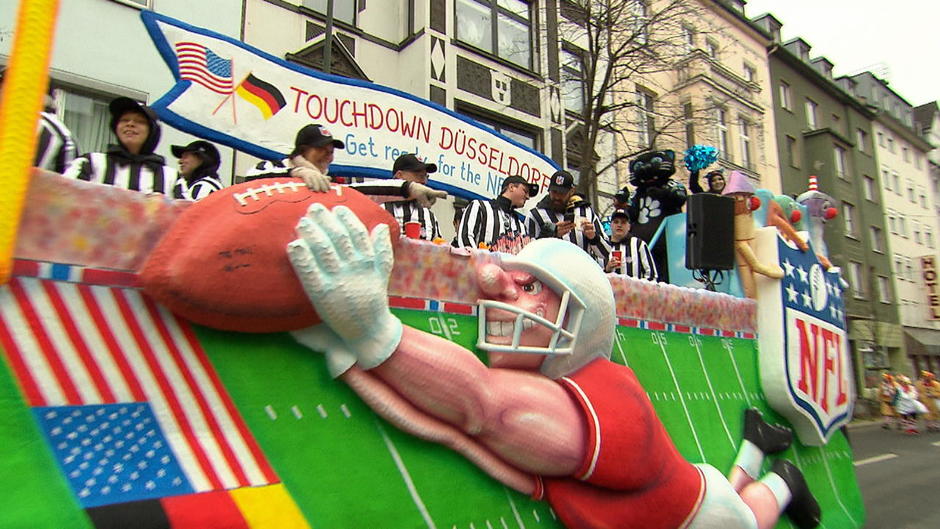 Football total jeck! NFL mit Paradewagen beim Karneval dabei