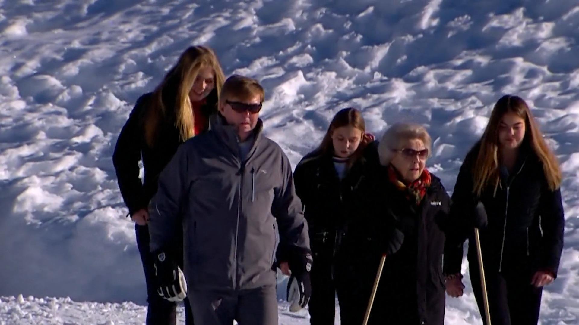 Prinzessin Beatrix der Niederlande brach sich das Handgelenk Skiunfall mit 85 Jahren!