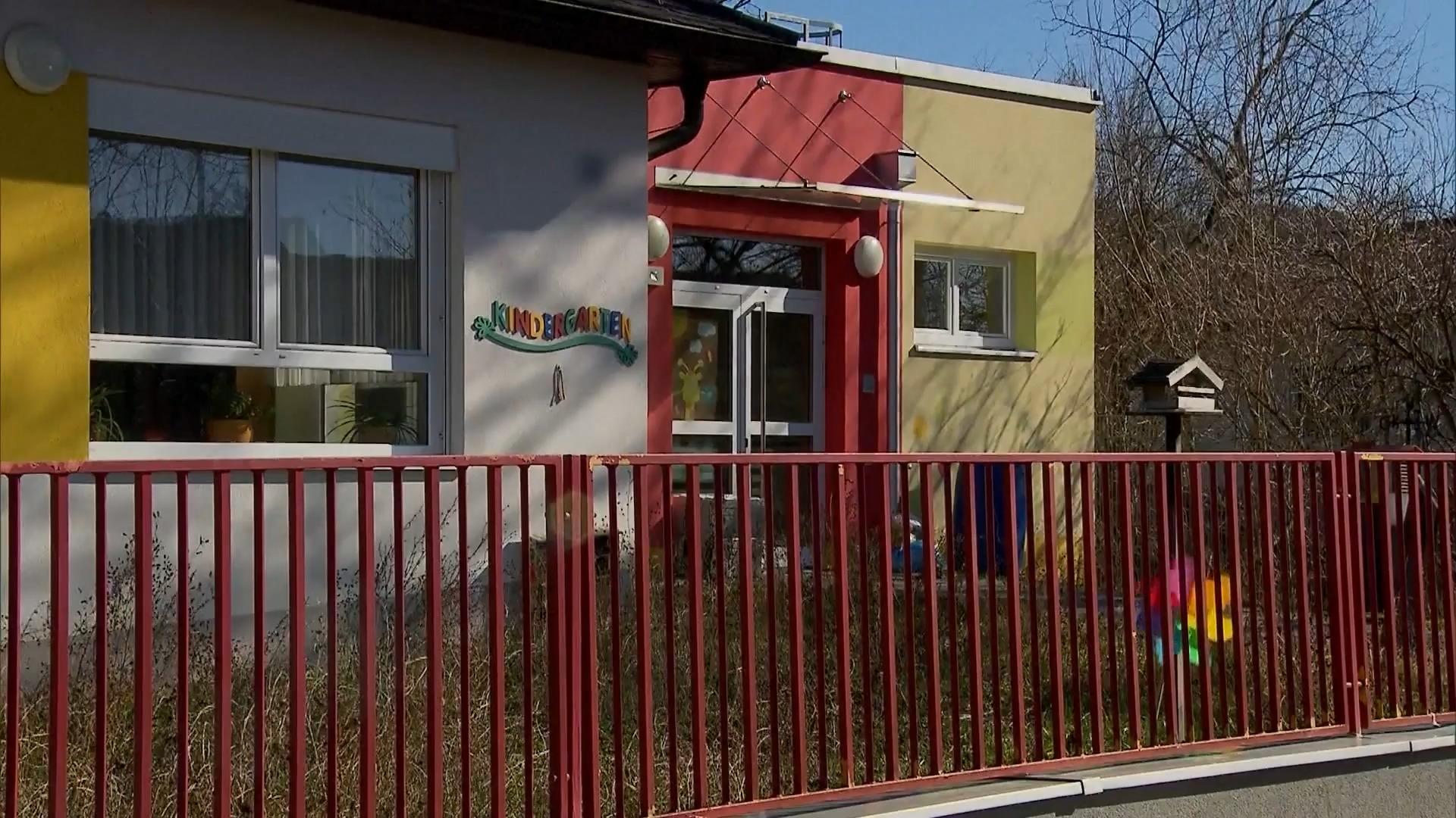 Österreich: Fünfjähriger ertrinkt in Biotop Vom Kindergarten weggelaufen