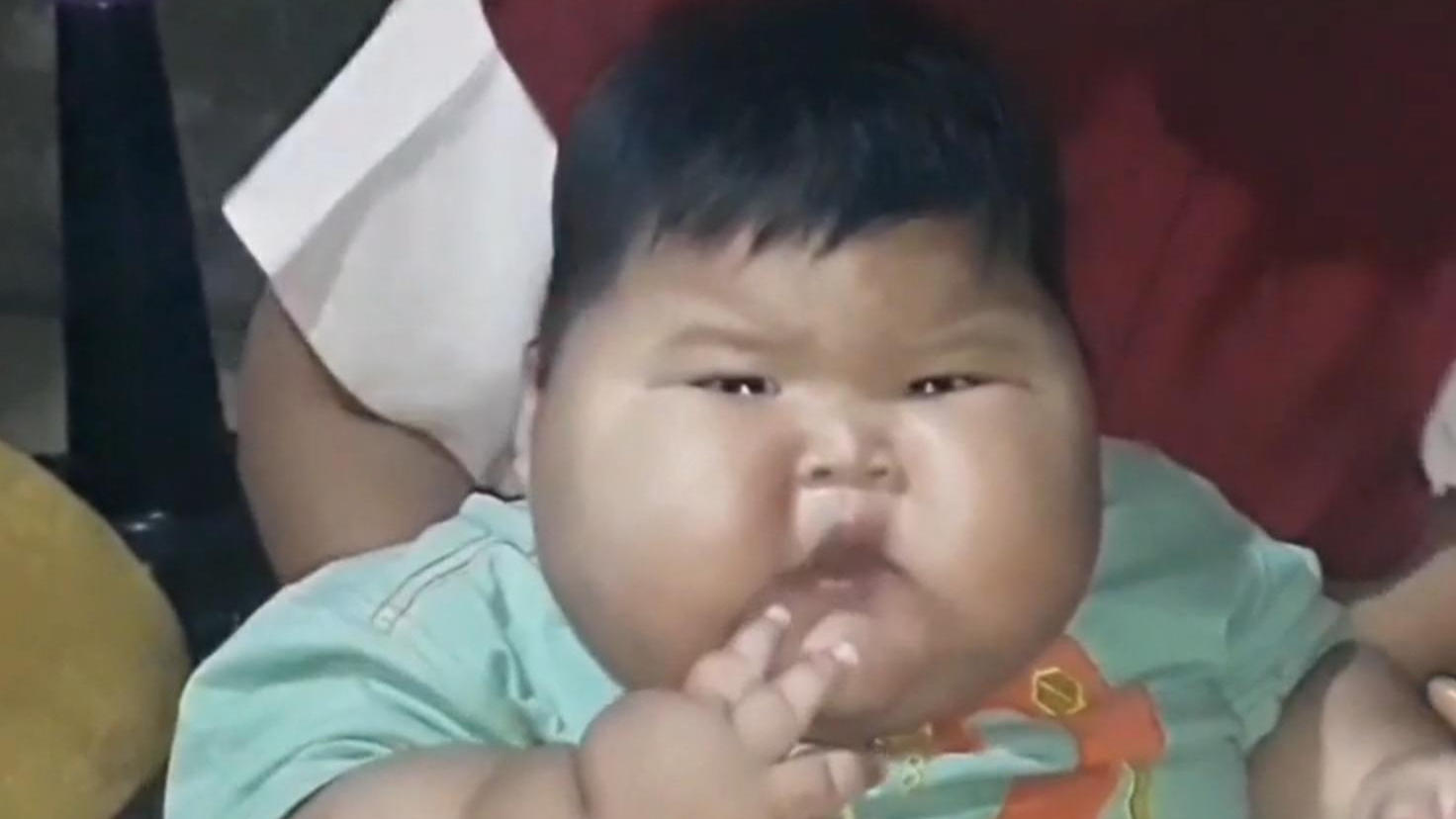 Wie ist das möglich? XXL-Baby wiegt 27 Kilogramm Endlich ärztliche Hilfe in Sicht