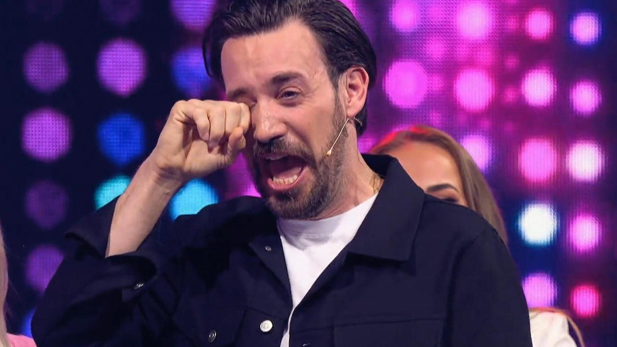 Jan Köppen kriegt mega Lachanfall Take Me Out: WAS für ein Spruch!