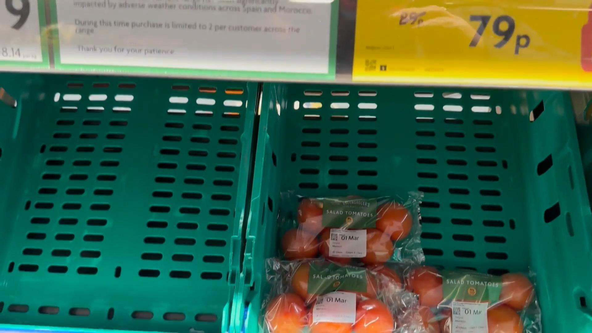 Leere Regale: Groß-Britannien kämpft mir Produktengpässen Gemüsemangel in Supermärkten