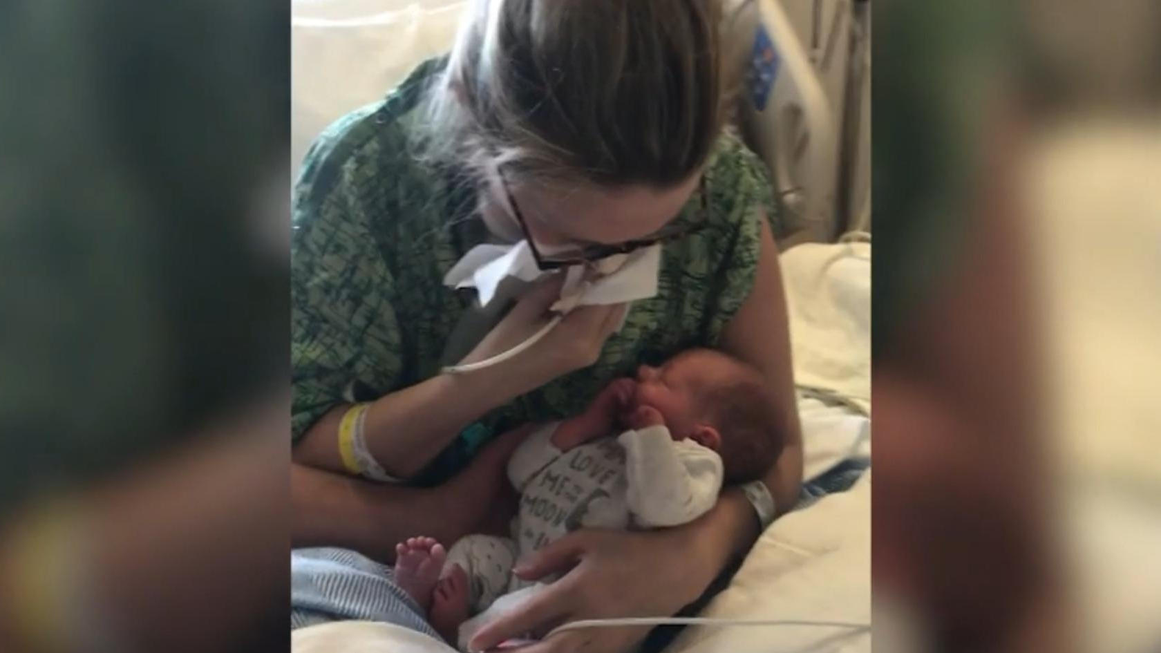 Mutter sieht ihr neugeborenes Baby zum ersten Mal! Nach 20 Tagen im Koma