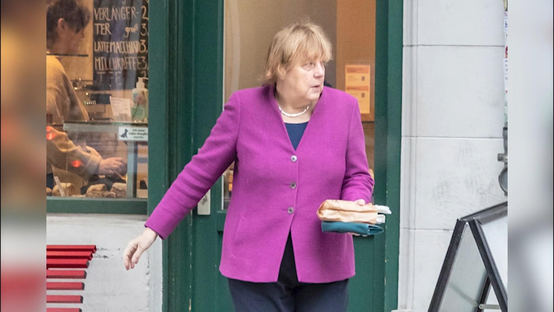 Angela Merkel bleibt dem Lieblingsblazer treu Beim Frühstückseinkauf