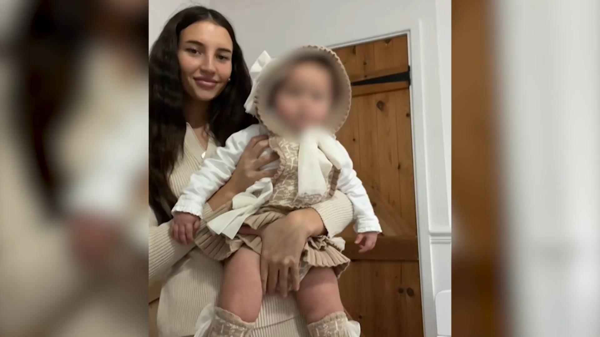 Wechsel-Wahn: Mutter zieht Baby jeden Tag neue Kleider an 11.000 Euro für Babyklamotten?