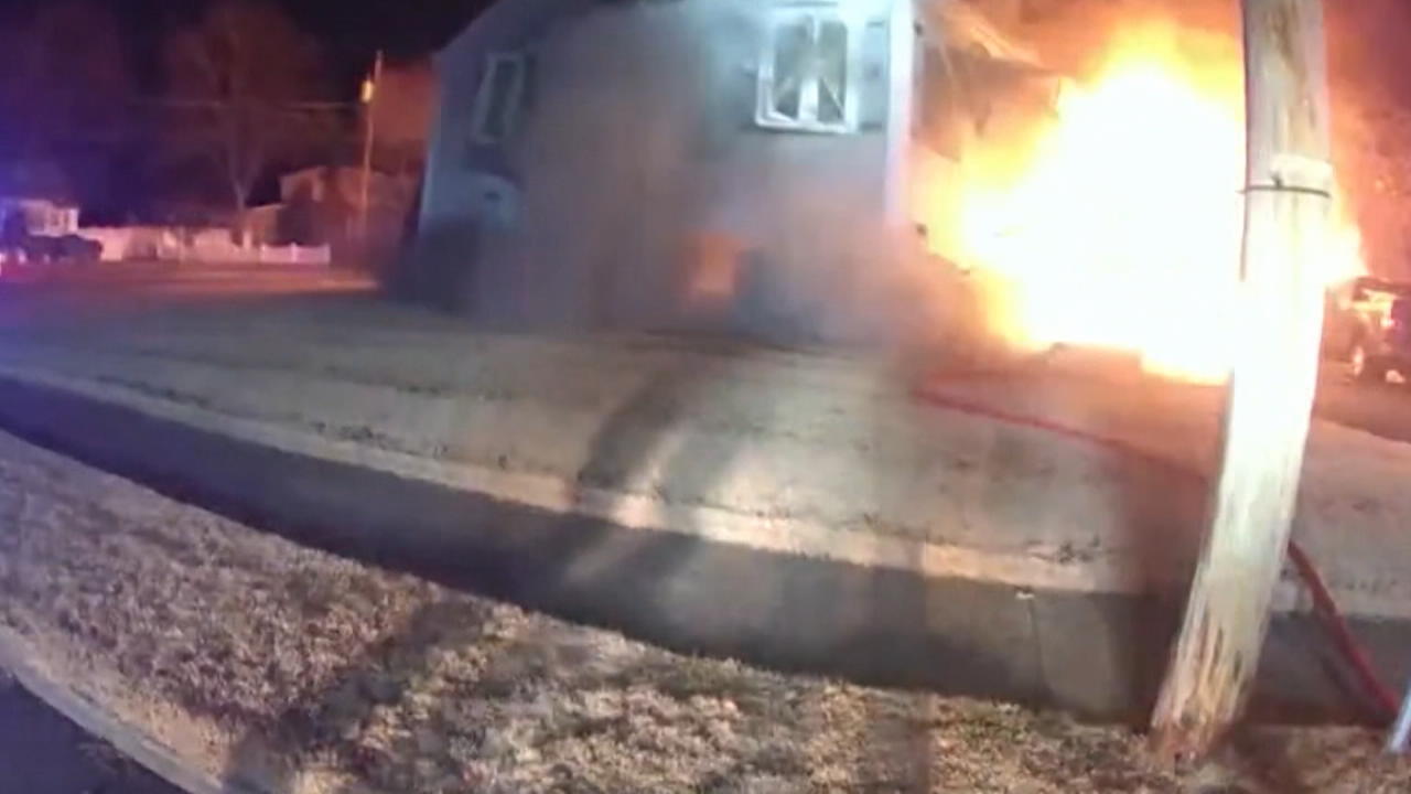 Während Feuerwehr drinnen ist: Haus explodiert in New Jersey Wie durch ein Wunder gibt es kaum Verletzte