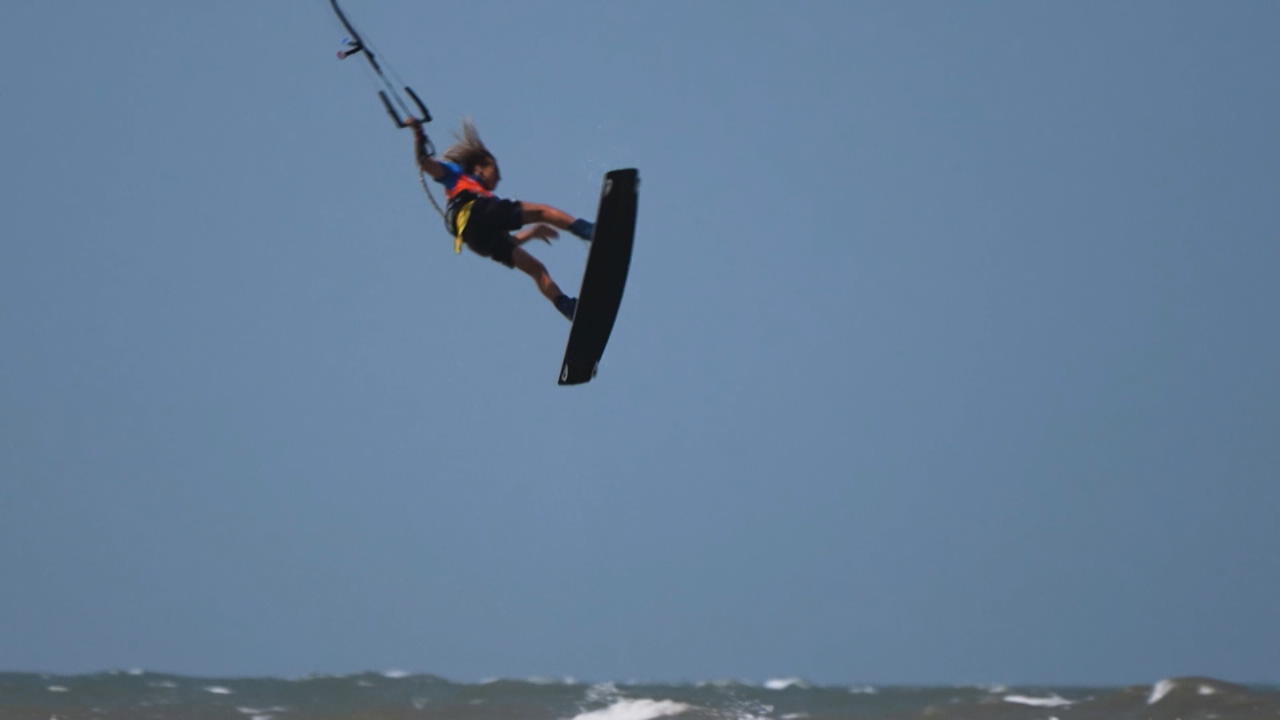 Surf-Wunderkind erobert Weltcup-Wellen 13-Jähriger spektakulär!