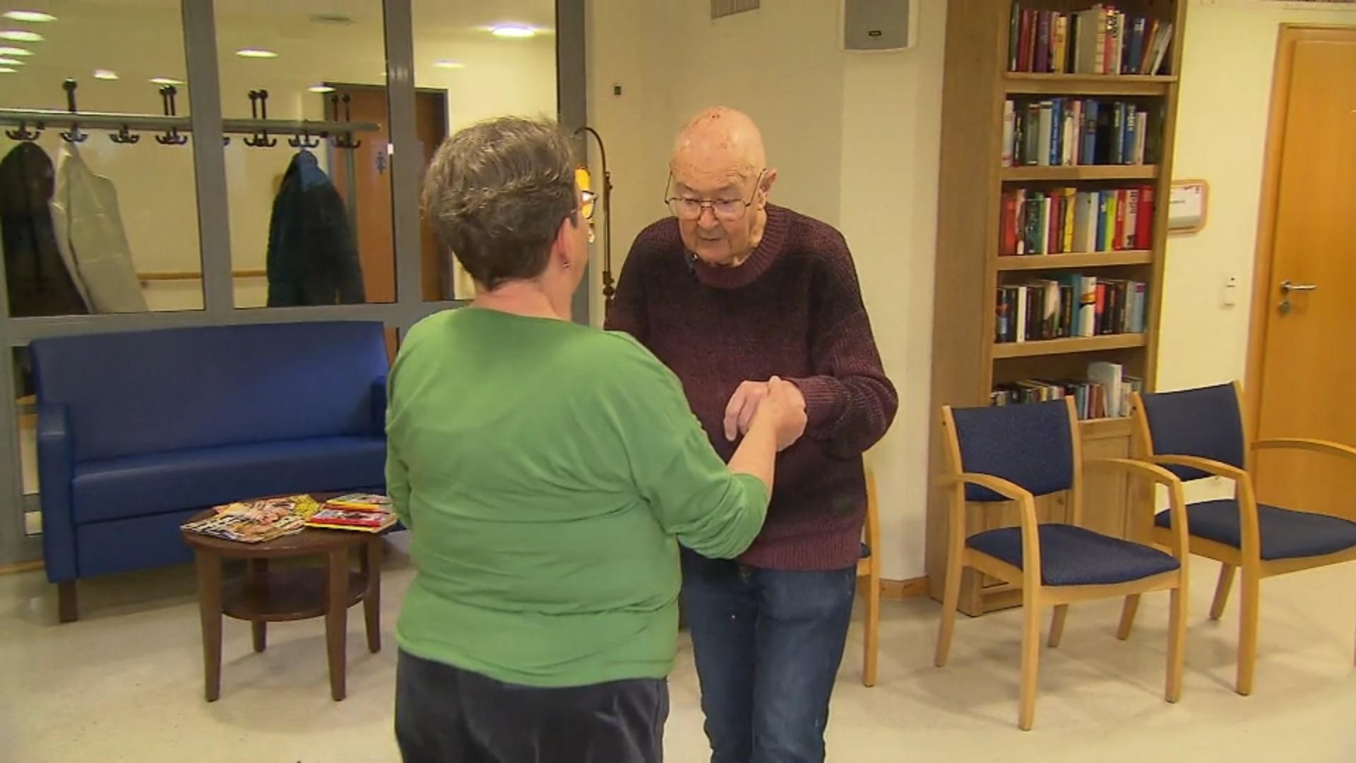 Rolf (84): Dancing helps me a lot!  With Tango against Parkinson's