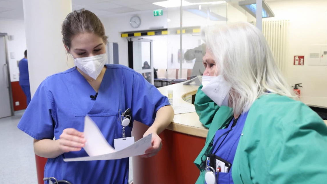 Fluchen am Krankenbett: Medizinstudentin Stella hat Tourette "Ich beiß dich!"