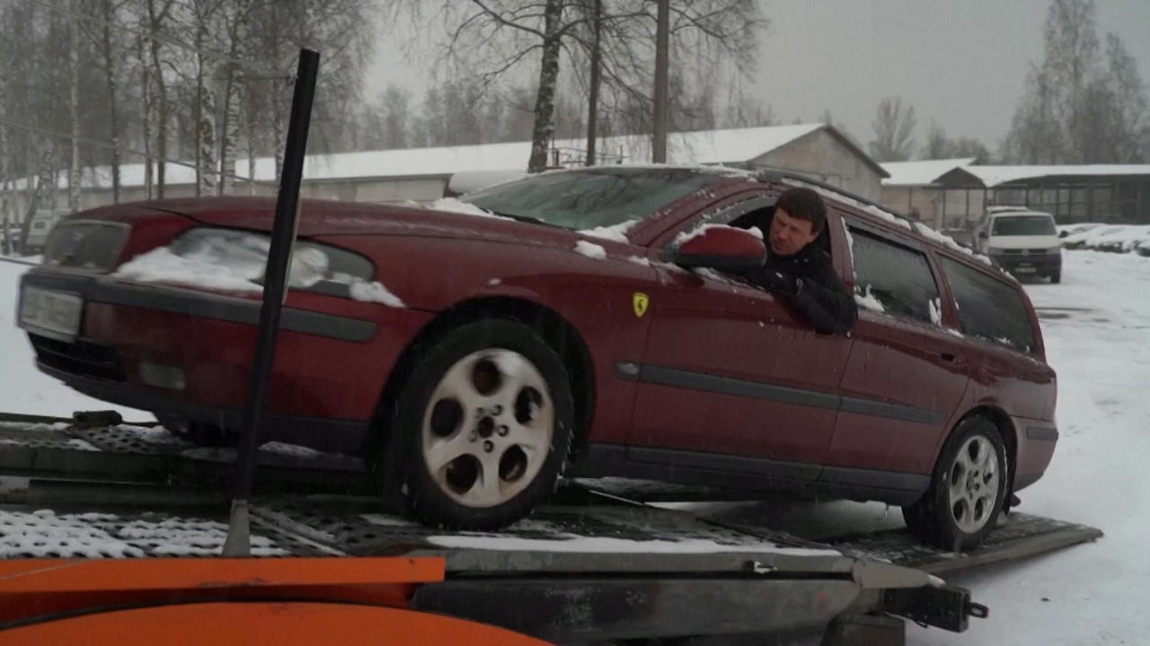 Lettland konfisziert Autos von Besoffenen Geschenk an ukrainische Soldaten