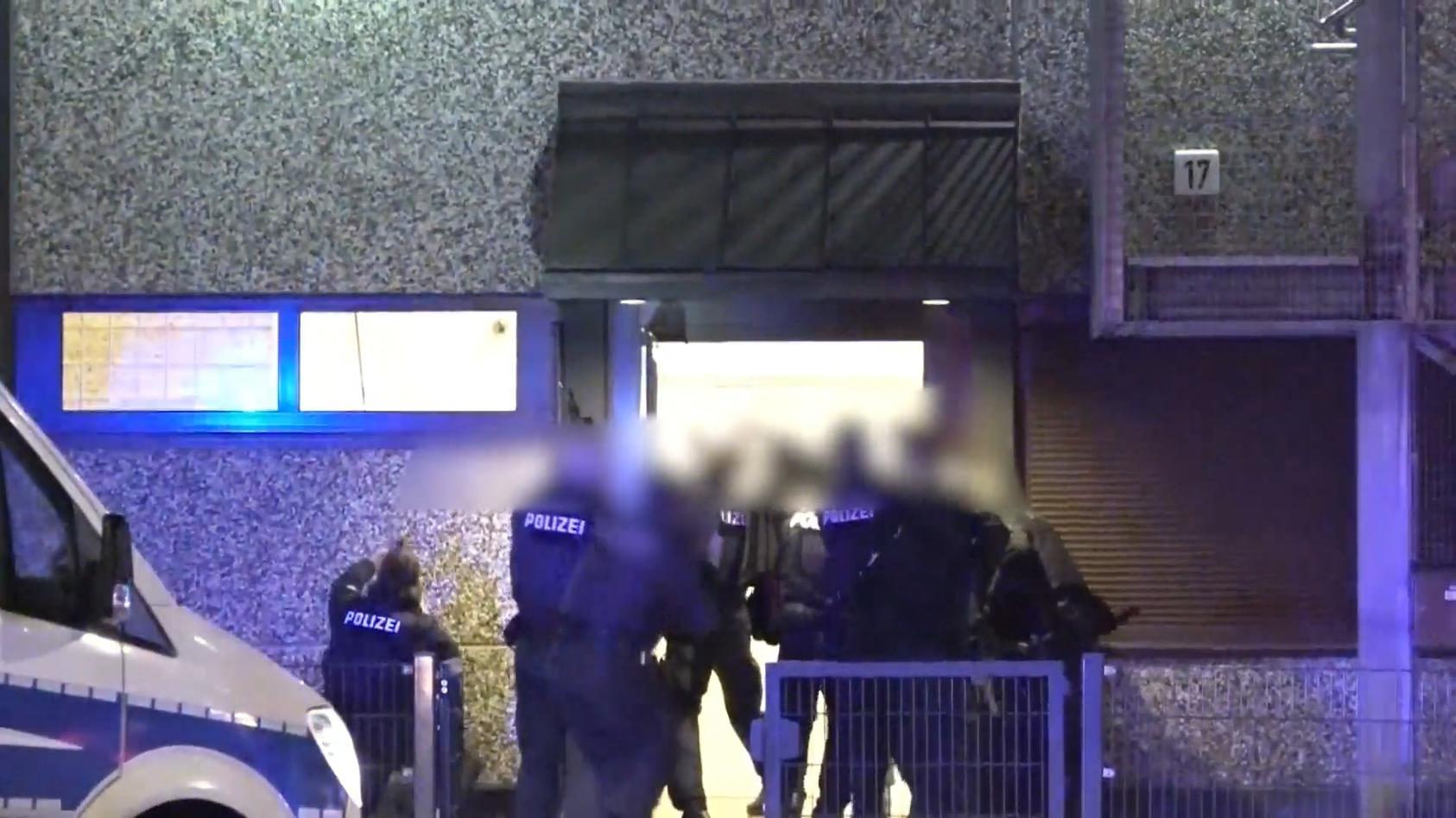 "Der schießt" - Anwohner filmt Momente des Amoklaufs Tote bei Zeugen Jehovas in Hamburg