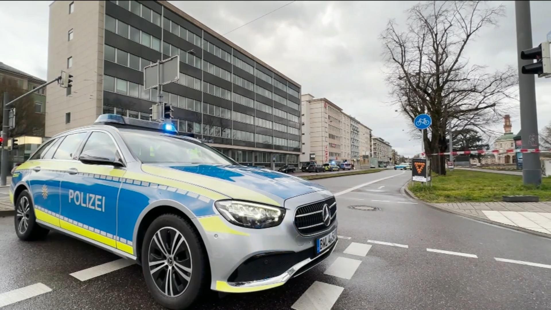 Nach Amoklauf: Ex-Zeugen-Jehovas-Mitglied Oliver Pocher Drückt Sein ...