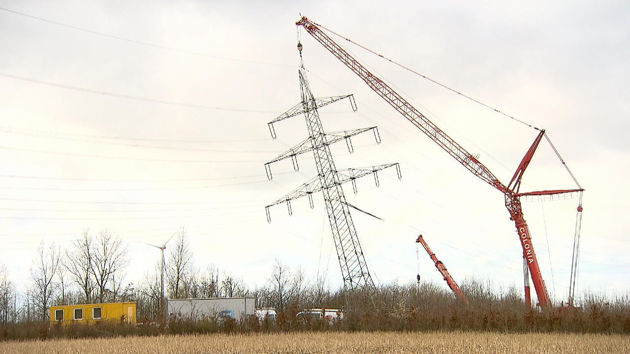 Sabotage im Tagebau Strommast