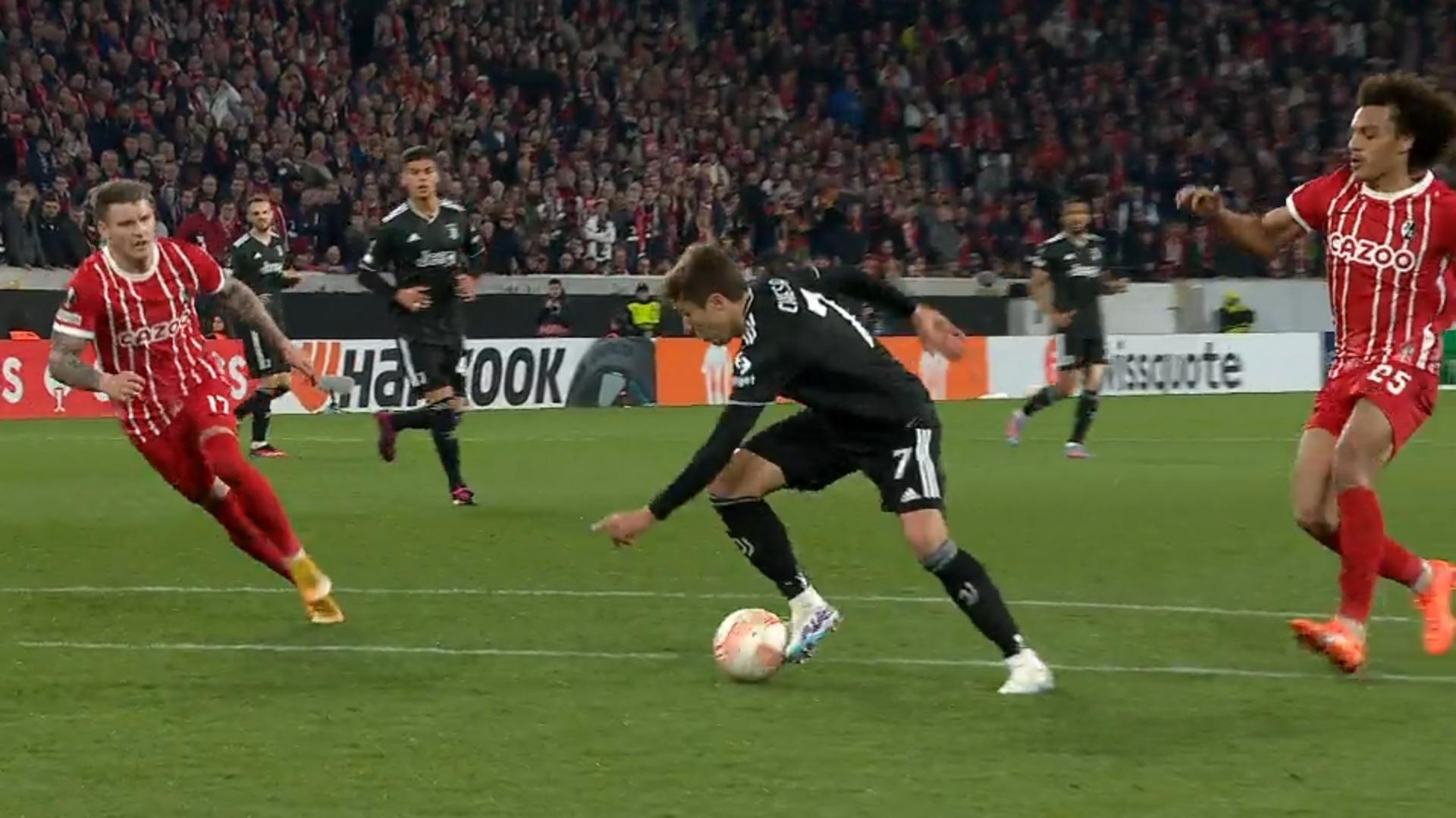 Juventus schießt Freiburg aus der Europa League Chiesa macht alles klar