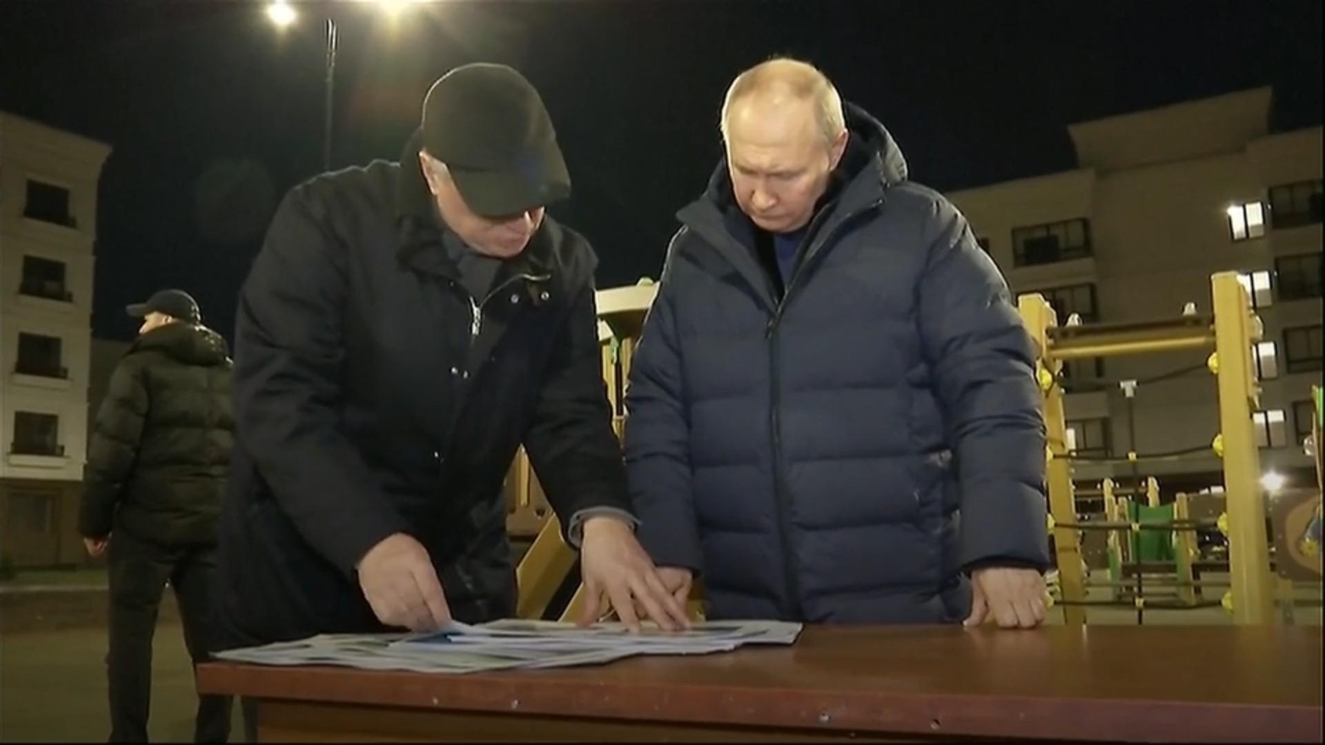 Putin inszeniert sich in Mariupol als Planer und Lenker Zweifel an Echtheit der Bilder