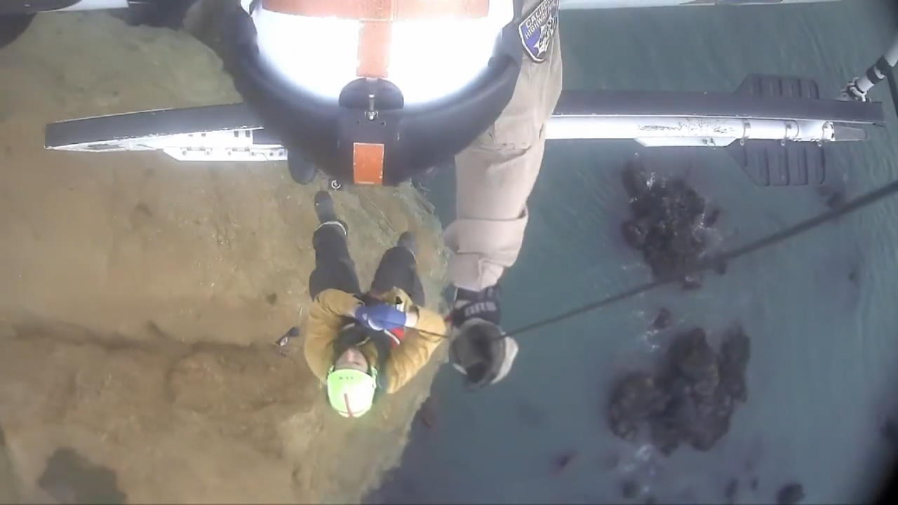 Helikopter rettet Angler von steiler Klippe Spektakulärer Rettungseinsatz