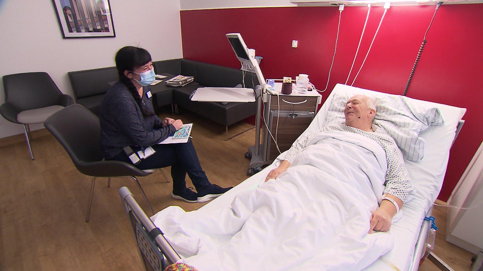 Onko-Lotsin Jessica hilft in schwerster Zeit des Lebens Diagnose Krebs