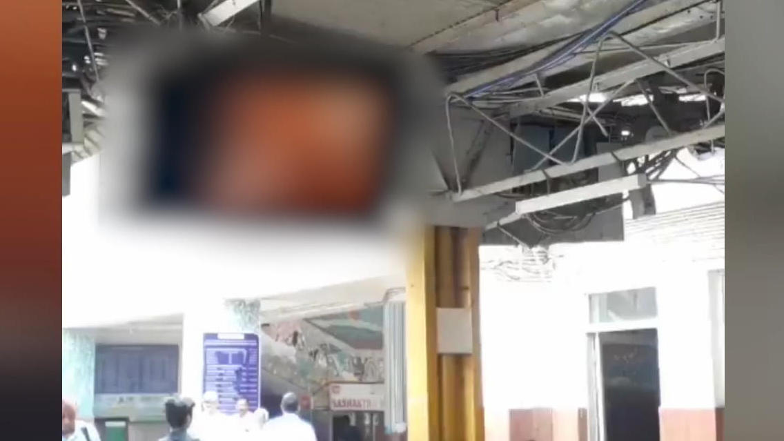 Porno läuft drei Minuten auf Info-Screen am Bahnhof Da kamen nicht nur Züge!