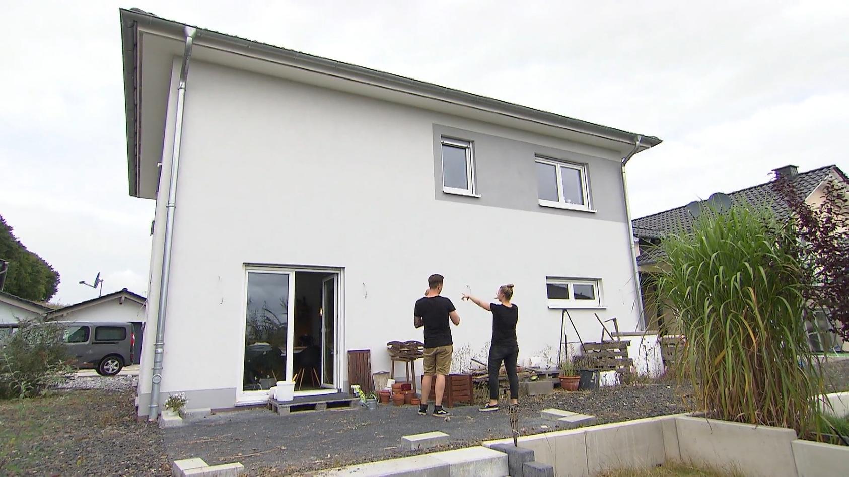 Preise für Immobilien sinken stärker  als erwartet In Städten und auf dem Land