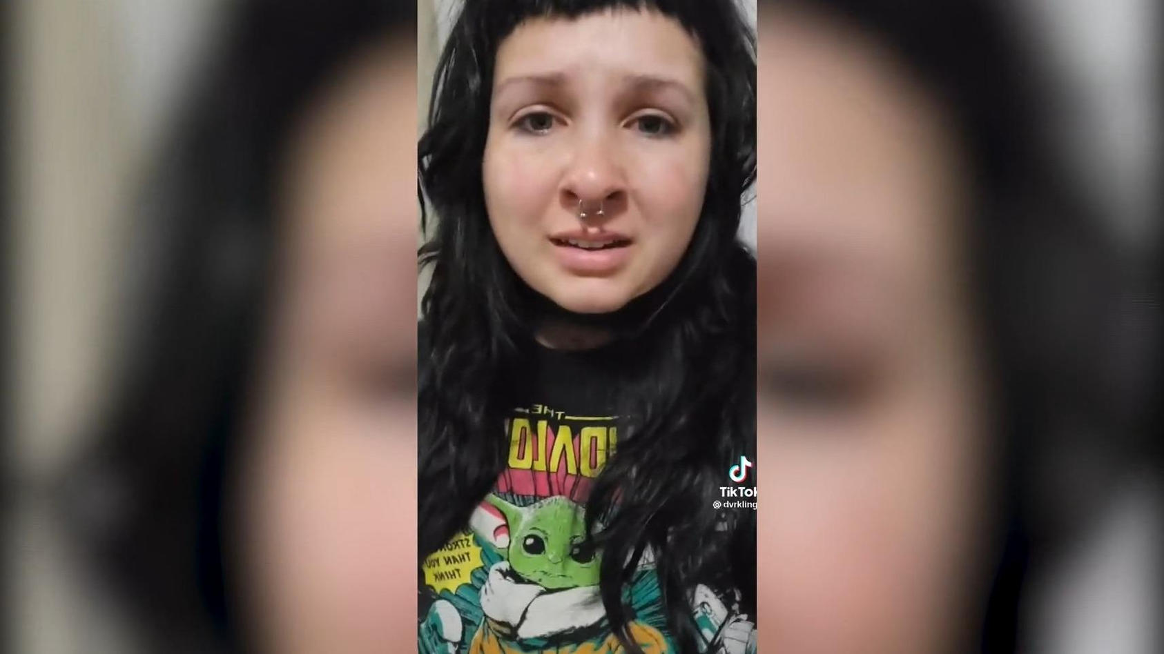 Frau lässt sich Hals schwarz tätowieren – und bereut es! "Das bin nicht ich"