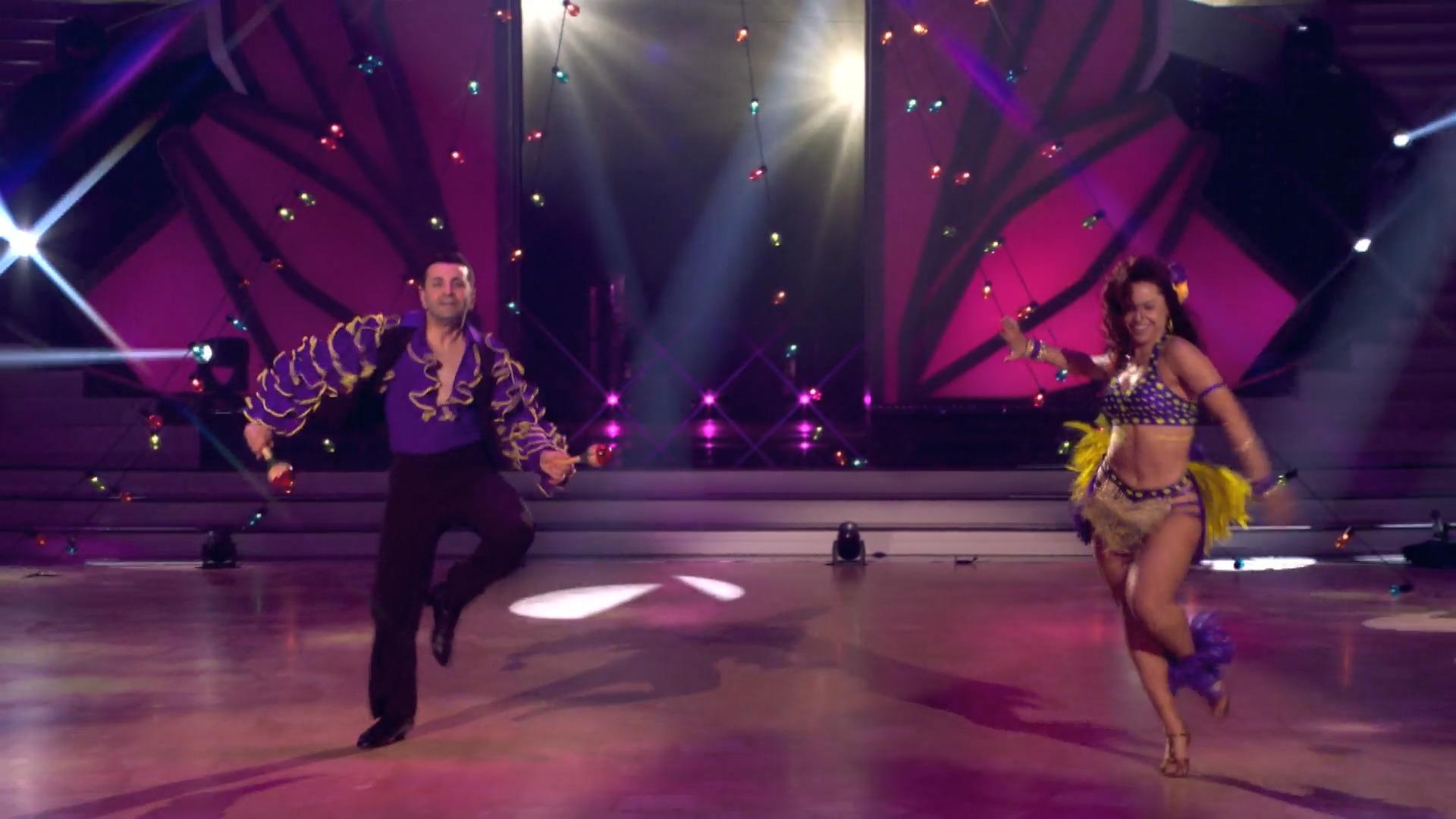 Hier kommt "La Bomba" mit Ali & Christina "Let's Dance"-Samba im Ali-Style