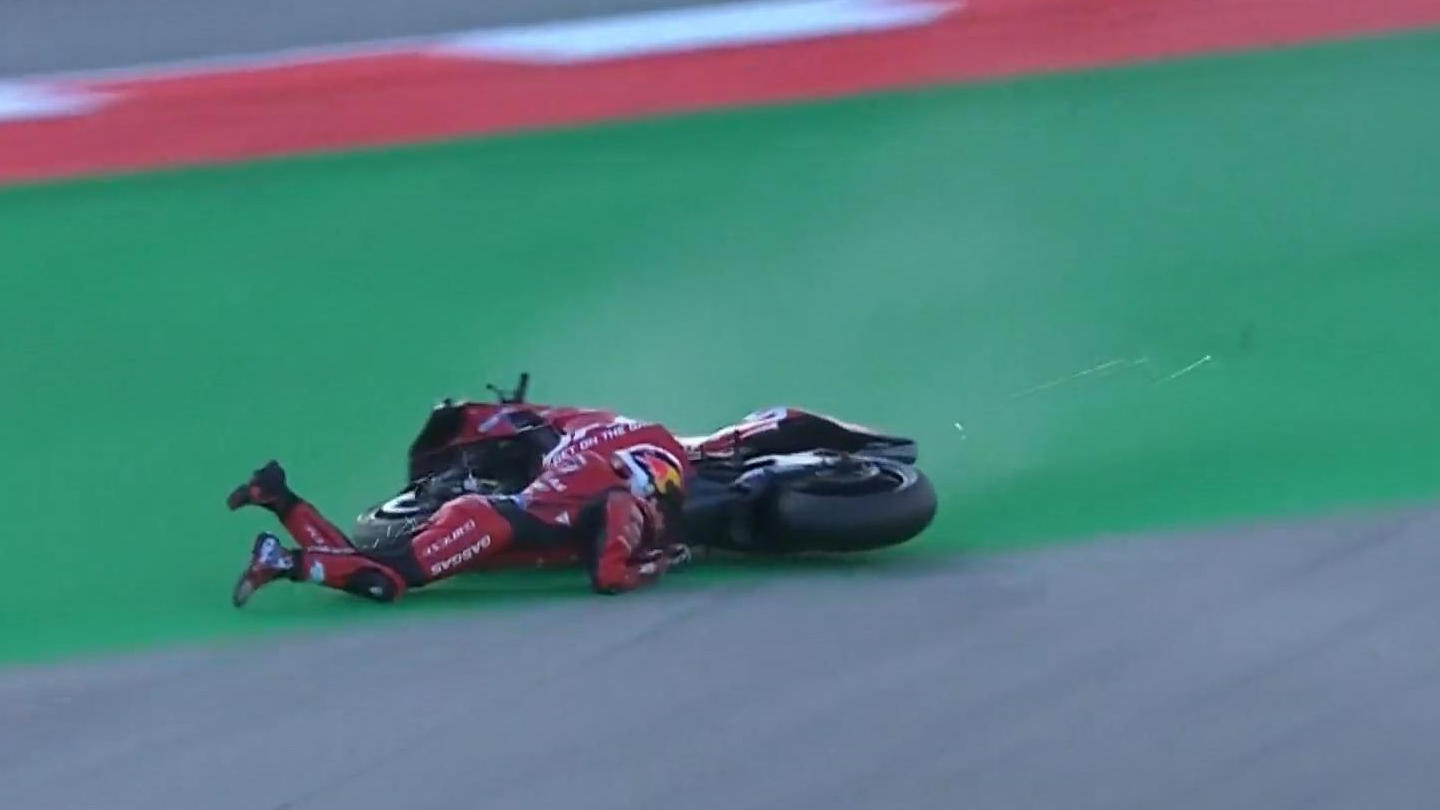 Horror-Sturz bei Saisonstart der MotoGP Fahrer schwer verletzt ins Krankenhaus