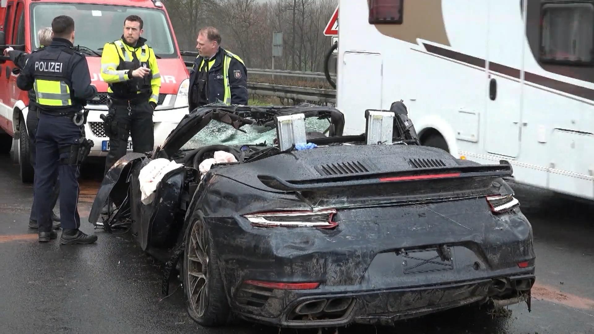 Vier Tote bei Unfallserie auf der A3 Porsche-Fahrer und Ersthelfer sterben