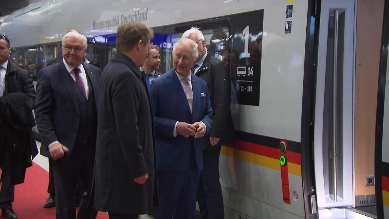 König Charles ist auf dem Weg nach Hamburg Bye Bye Berlin!