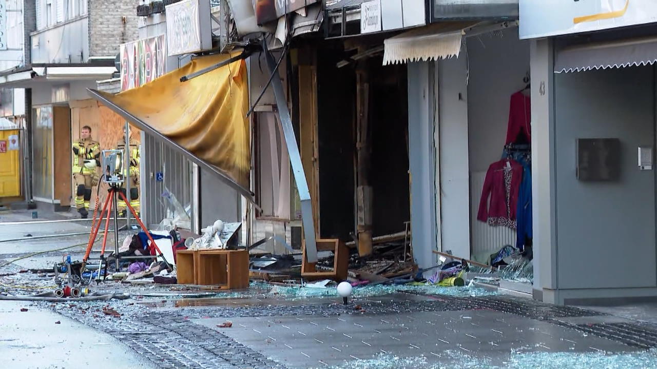 Explosion sprengt Wohnhaus: 16 Verletzte Trümmerfeld in Eschweilers Fußgängerzone