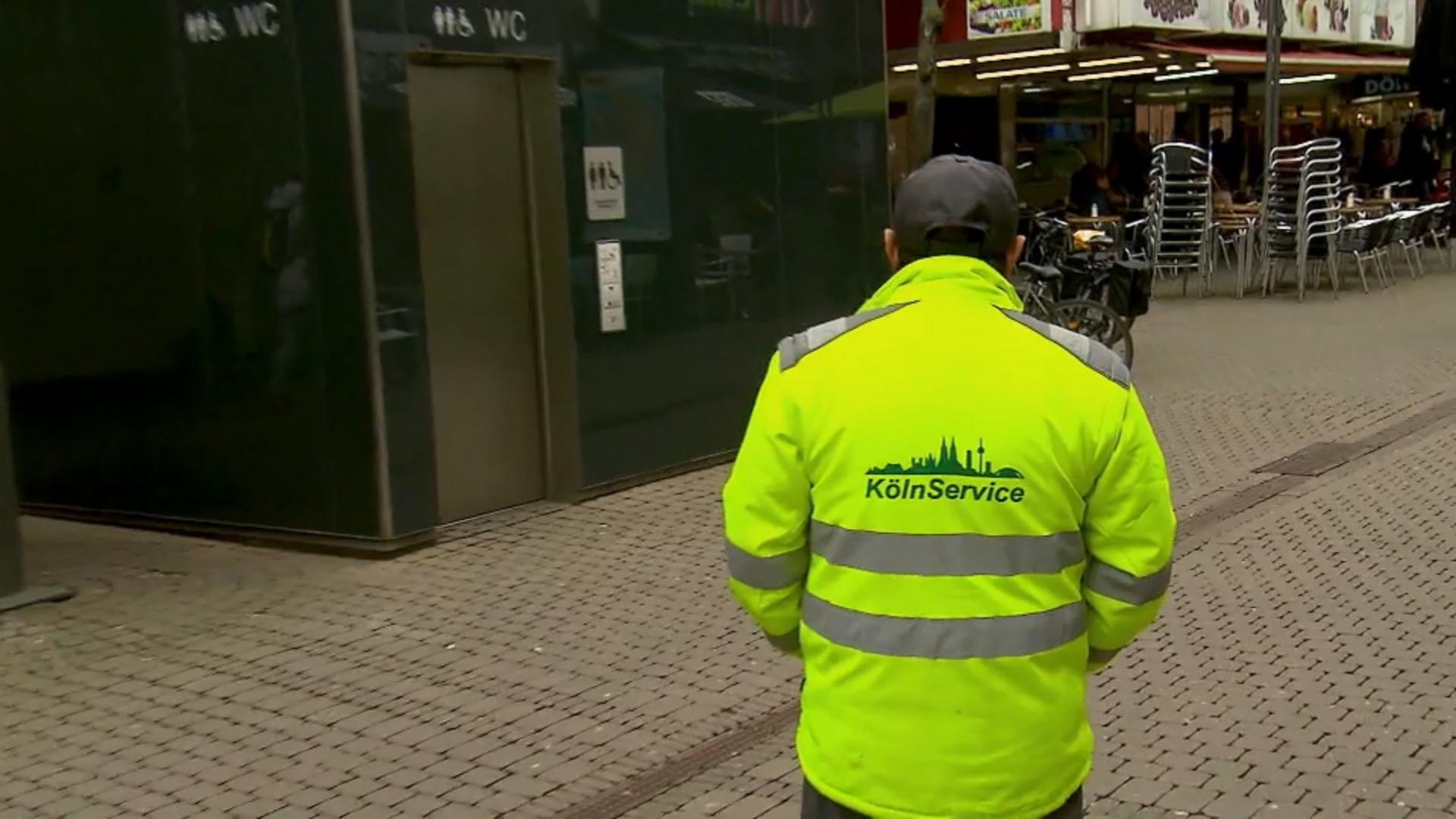 Wachmann vor dem Klo - Toiletten-Posse in Köln Wieder mal Steuerverschwendung in der Domstadt