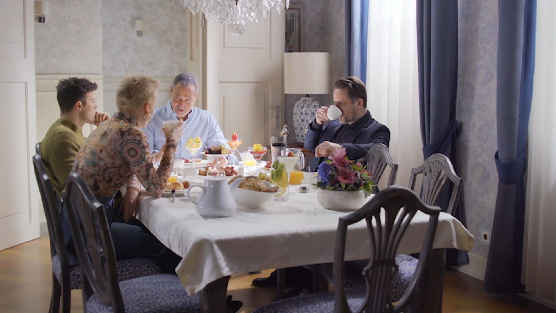 Kim berät sich wegen Stig Lindbloom mit ihrer Familie AWZ-Folge vom 08.05.23