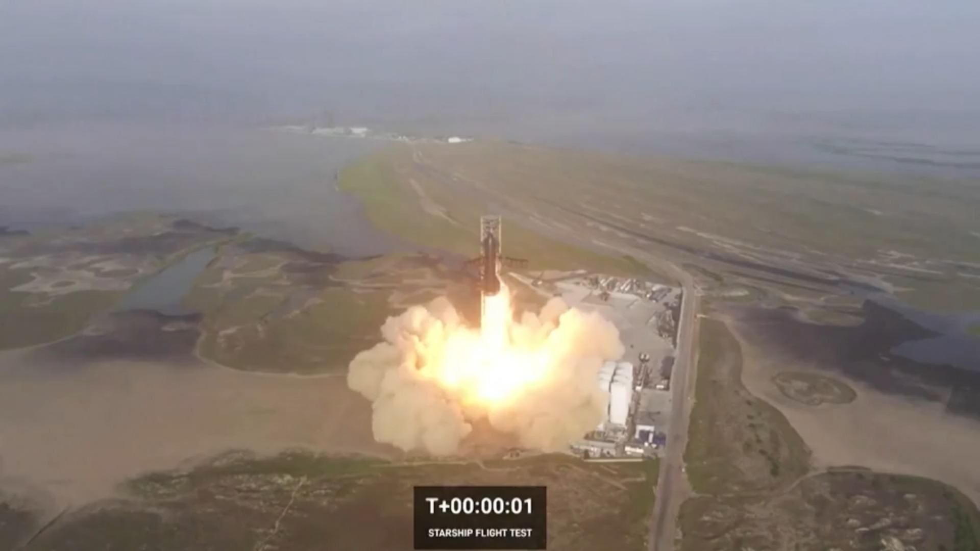 SpaceX‘ Riesen-Rakete explodiert nach historischem Start Donnernder Jubel trotz Feuerball