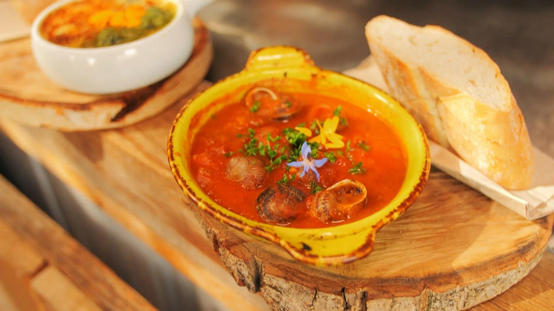 Reporter testet Ernährungstrend Schneckengulasch, statt Rinderbraten?