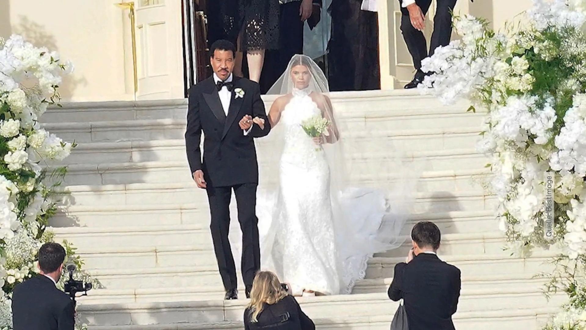 Sofia Richie si è sposata - con ospiti illustri guidati da papà Lionel Richie lungo il corridoio