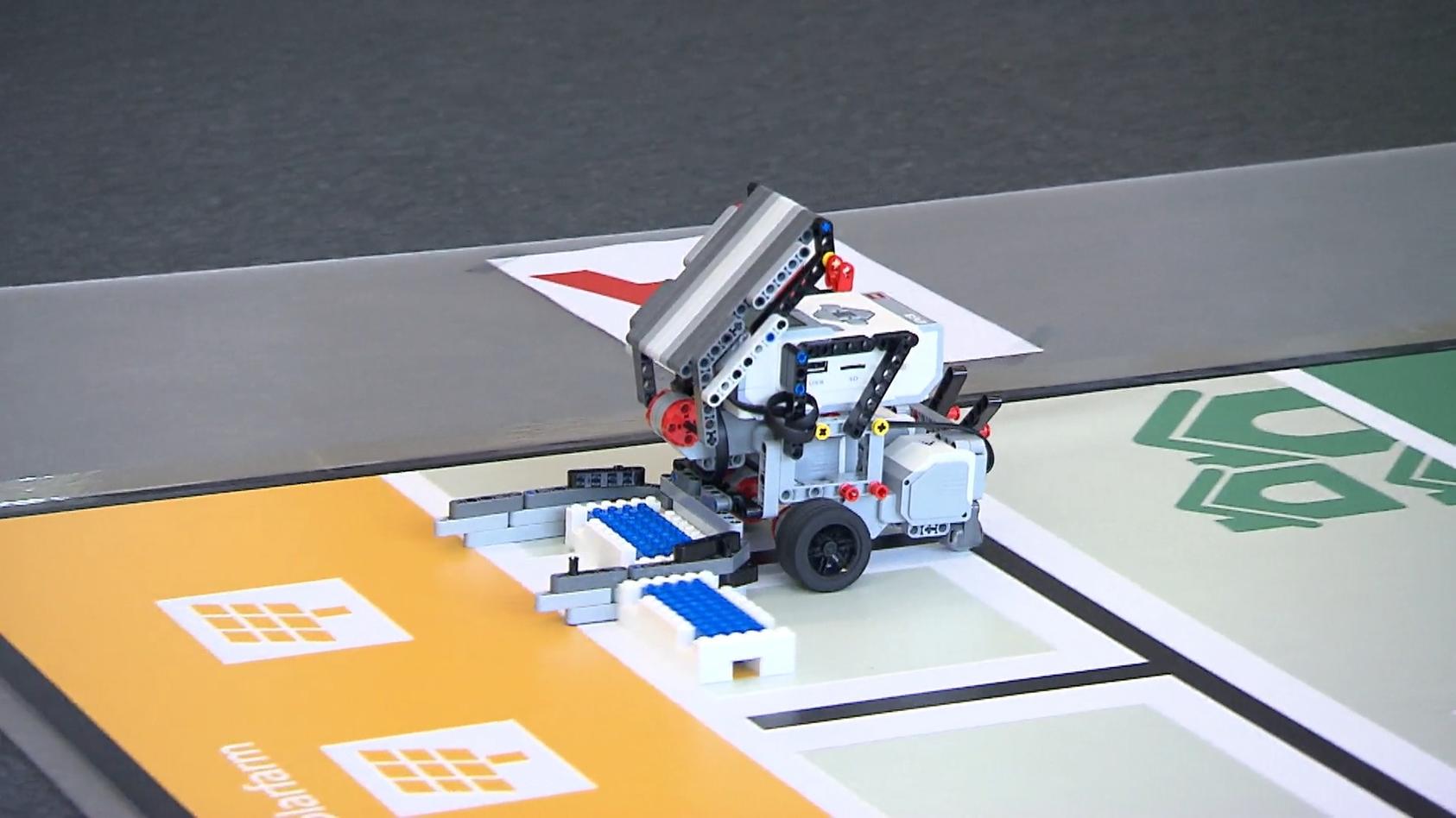 Roboter-Wettbewerb im Pott Junge Tüftler