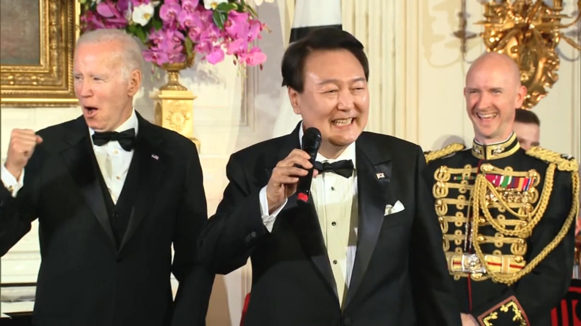Südkoreas Präsident ist ein Gesangstalent! Das Weiße Haus rastet aus