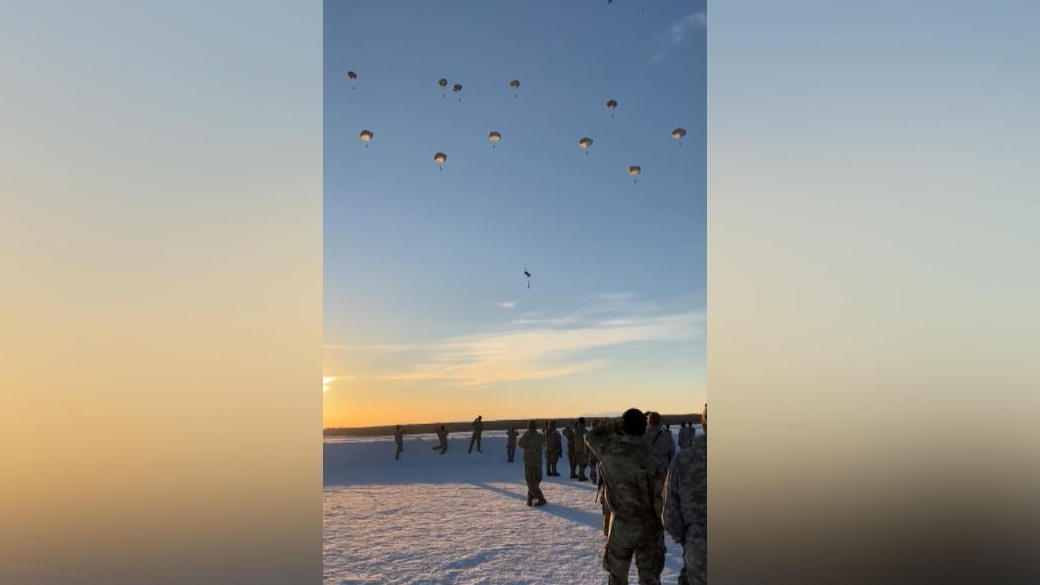 Fallschirm öffnet sich nicht: Soldat droht abzustürzen Zwischen Leben und Tod