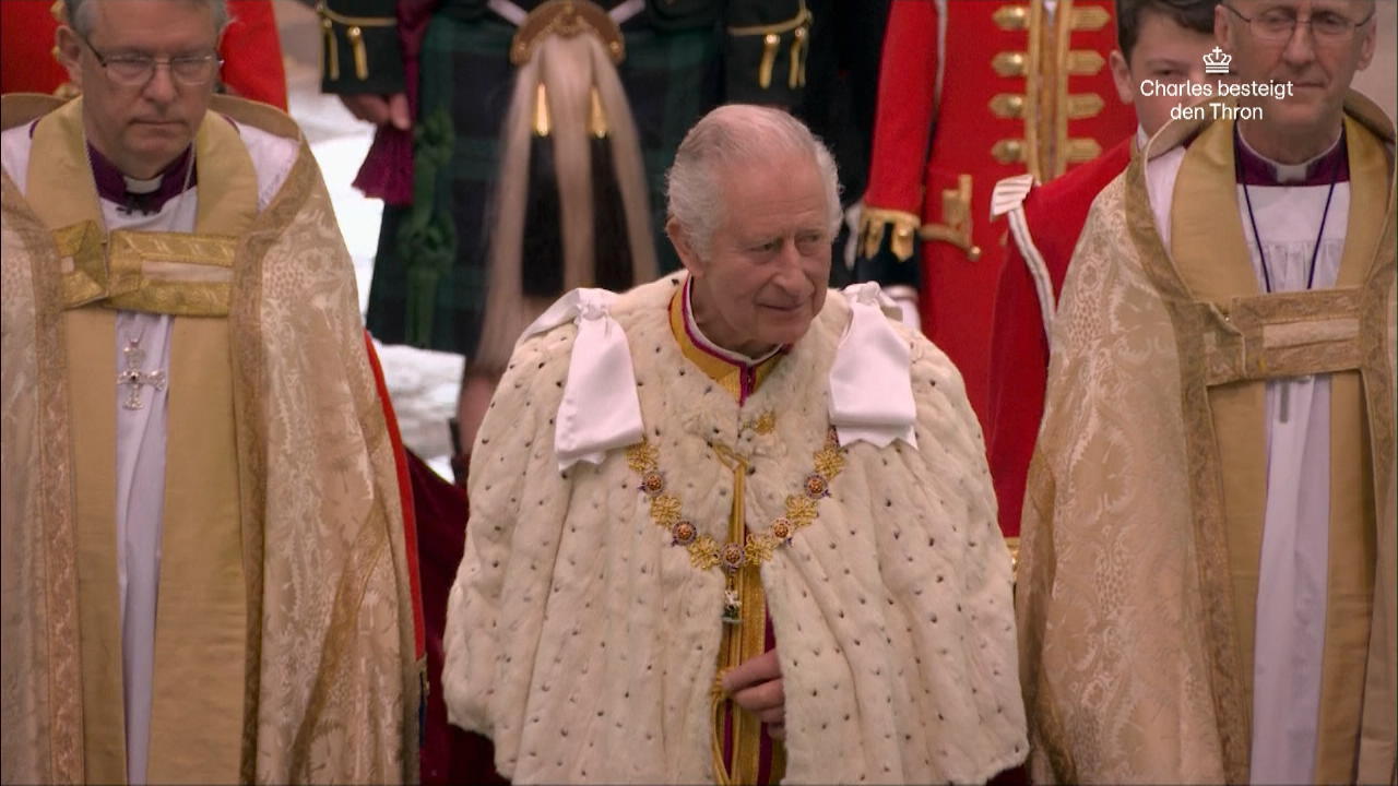 Charles enters Westminster Abbey coronation imminent!