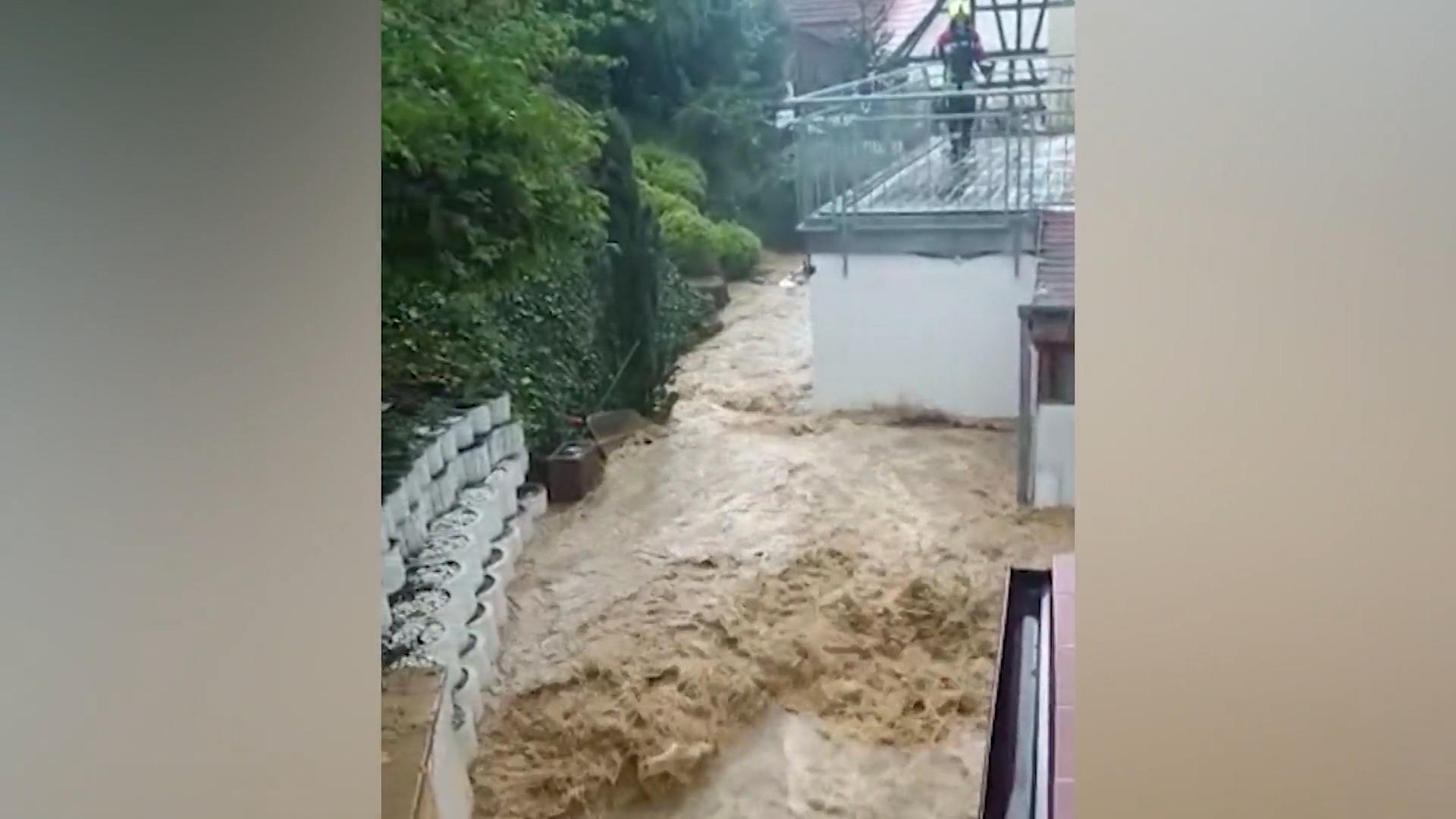 Keller voll, Schlamm in den Straßen Krasse Unwetter über deutschem Südwesten