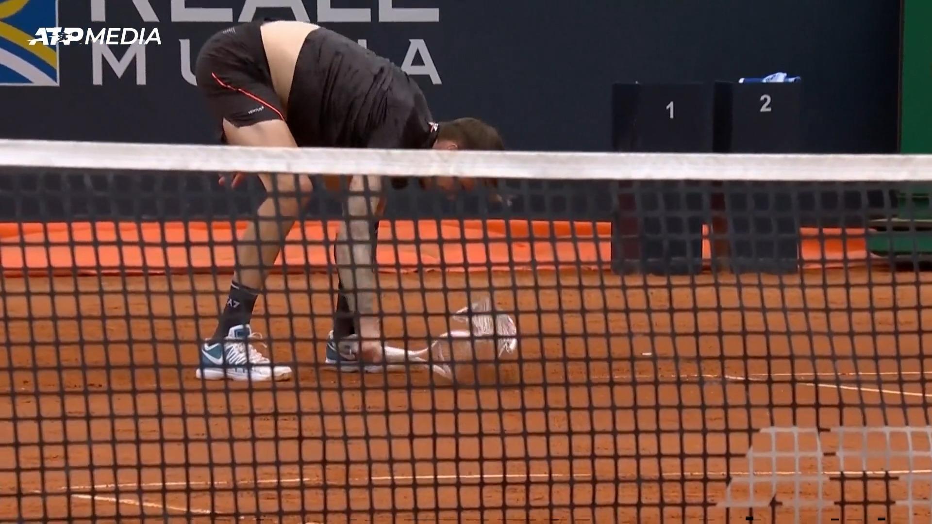 Alexander Bublik schrottet seinen Schläger Ausraster bei Tennis Masters in Rom