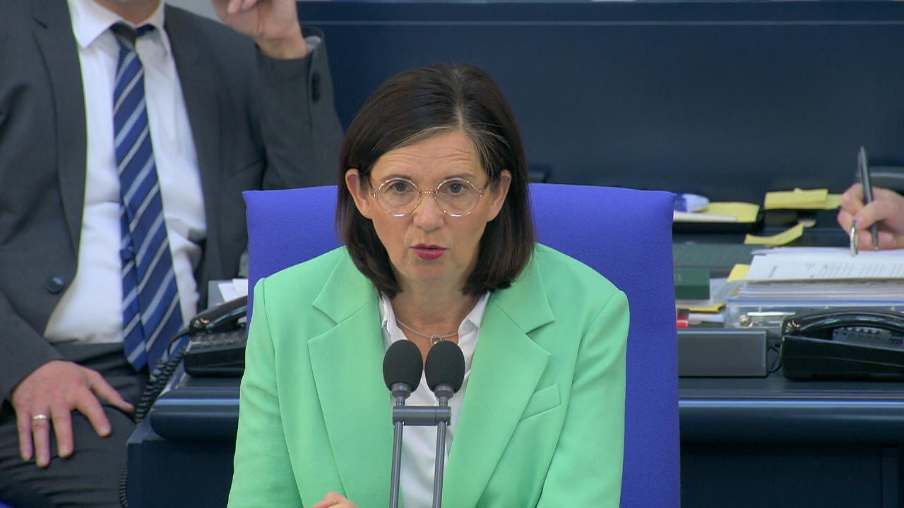 Katrin Göring-Eckardt lance un rappel à l'ordre au Bundestag après la propagande de l'AfD