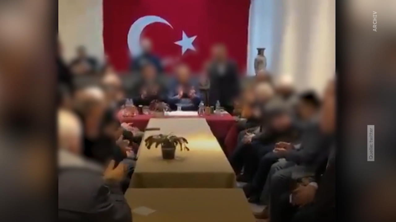 Radikale Türken hetzen in Deutschland für Erdogan 