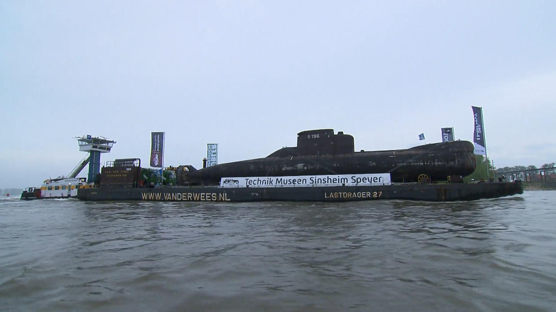 U-Boot durchquert NRW Hingucker auf Rhein