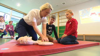 Kids zeigen Heldenpotenzial: Erste-Hilfe-Kurs im Kindergarten