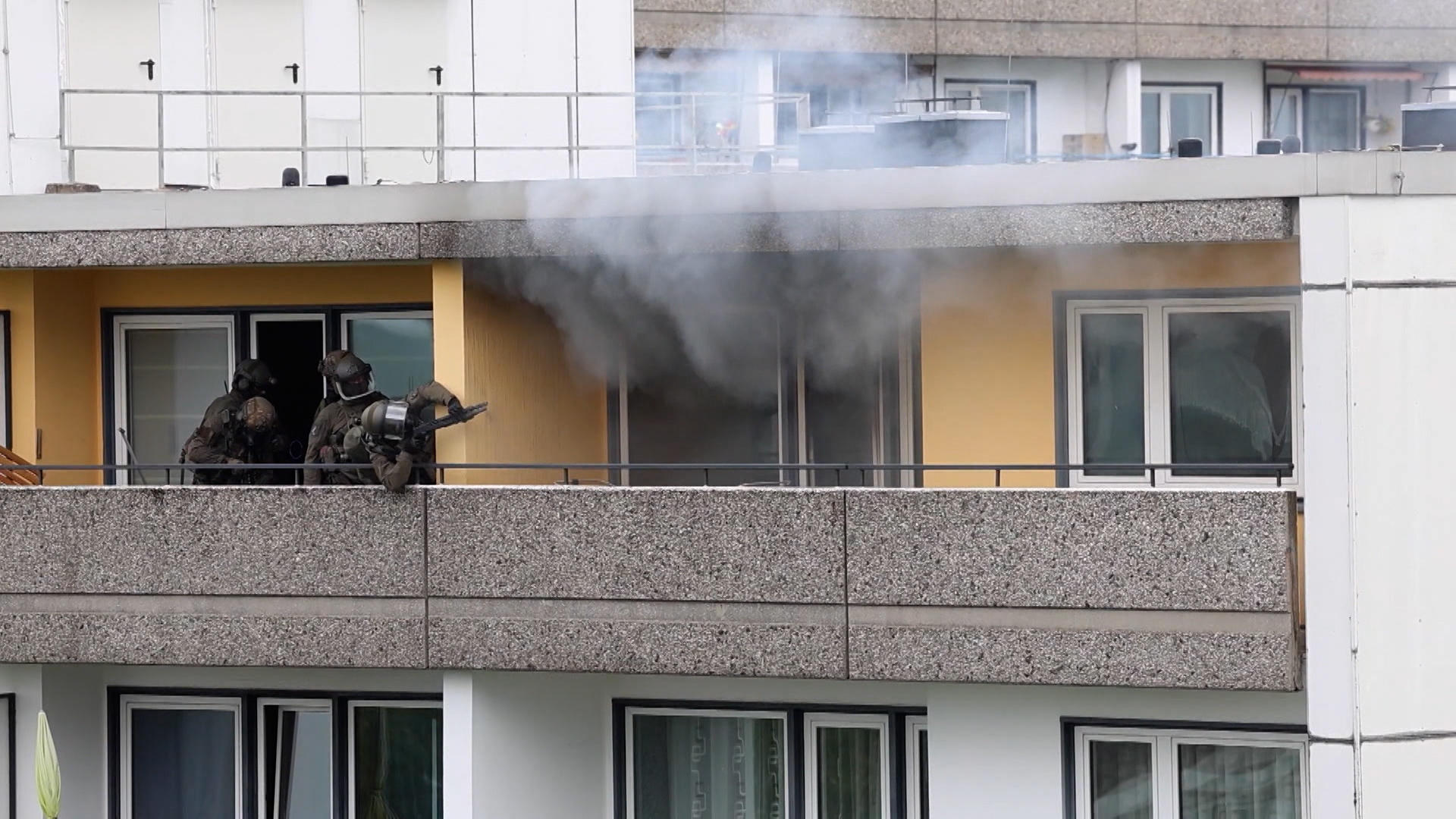 Einsatzkräfte weiter in Kliniken Koma nach Explosion